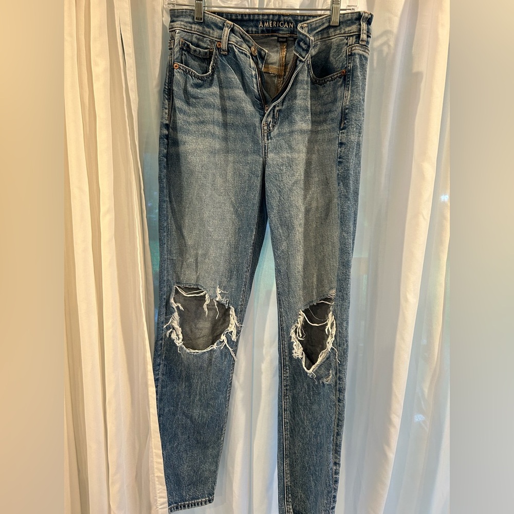 American Eagle Outfitters Light Blue Distressed Boyfriend Jeans